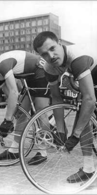 Gainan Saidkhuzhin, former Soviet cycling champion, dies at age 77